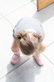 Kinderschuhe-maedchen-leder-rosa-antirutschsohle-ansicht-von-oben
